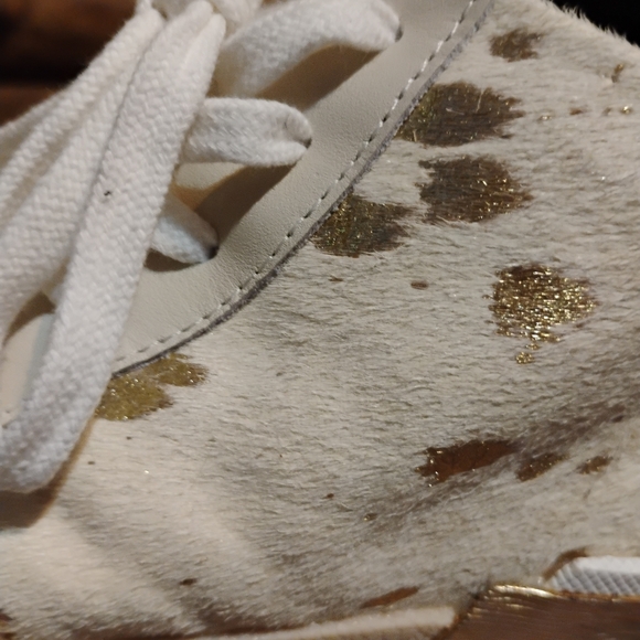 Dolce Vita White/Gold Calf Fur High Top Size W9 - Picture 6 of 8